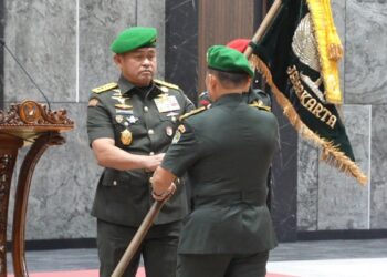 Sertijab Pangdam Jaya dari Mayjen TNI Rafael Granada Baay kepada Mayjen TNI Dedi Suryadi