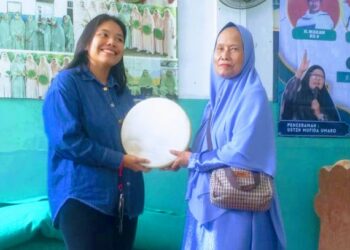 Majelis Ta’lim Annisa Terima Bantuan alat Qasidah
