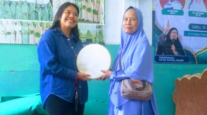 Majelis Ta’lim Annisa Terima Bantuan alat Qasidah