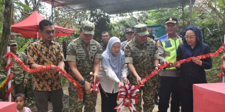 Danrem 071 Resmikan Jembatan Armco di Banjarnegara, Akses Warga Kembali Normal